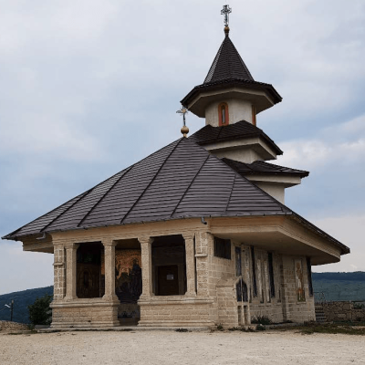 Biserica dintr-o piatra - Năeni - CJ